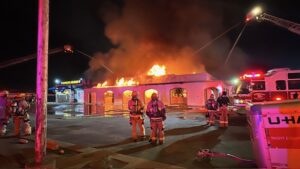 Fire engulfs south Phoenix strip mall