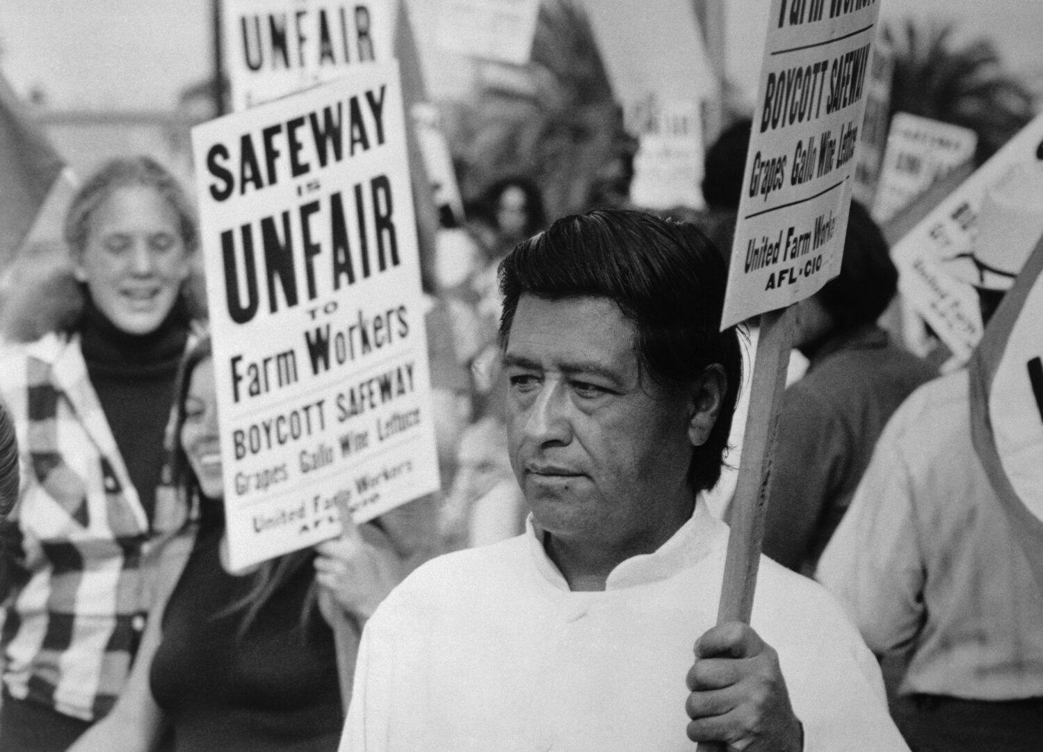 (Original Caption) Farm labor leader Cesar Chavez pickets here outside San Diego area headquarters ...