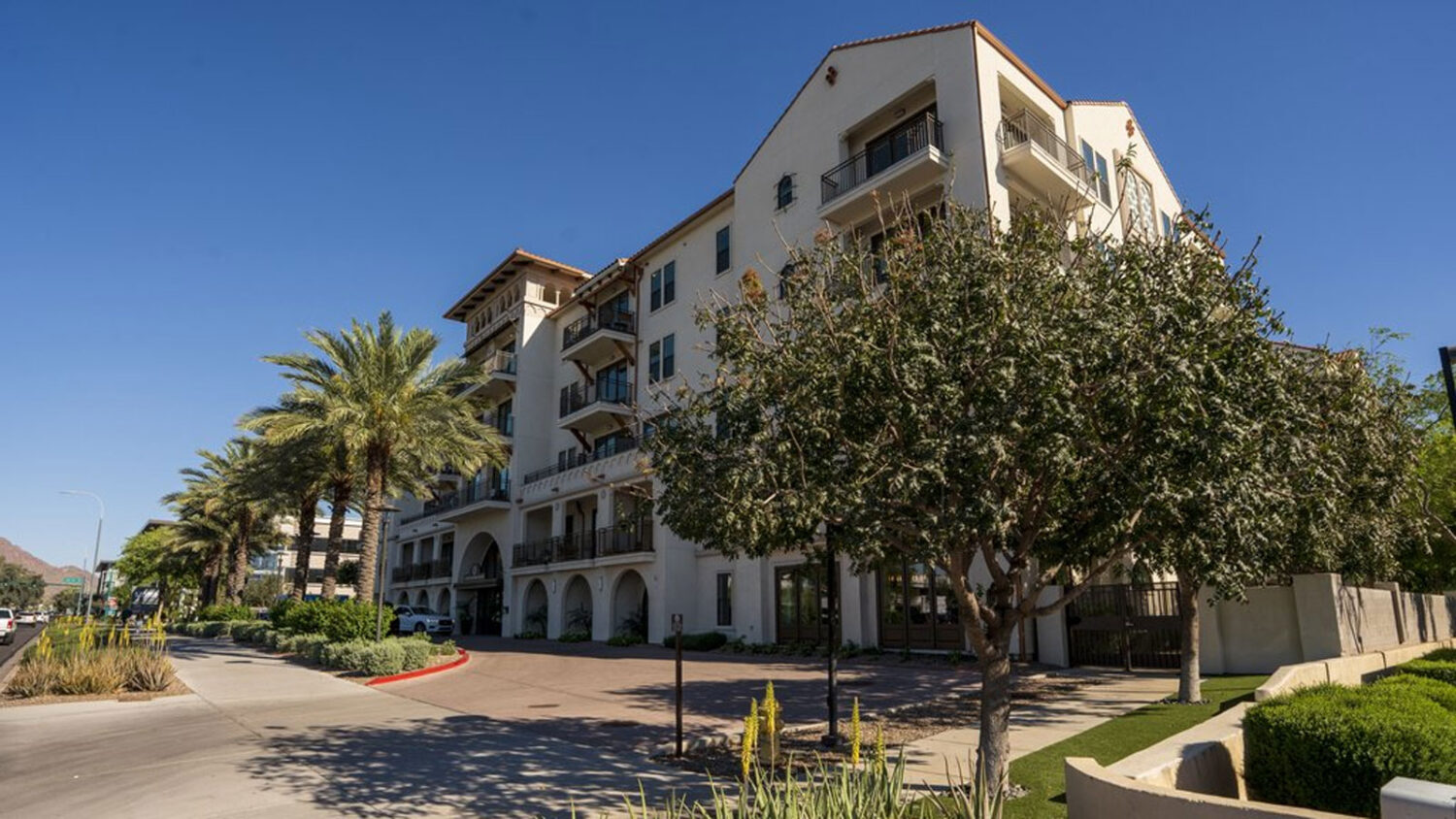 An entity tracing to billionaire Arte Moreno plopped down $125 million in cash for a luxury apartme...