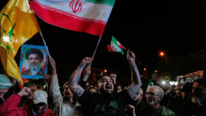 Iran closes Strait of Hormuz again after Israeli attacks in Lebanon, threatening ceasefire