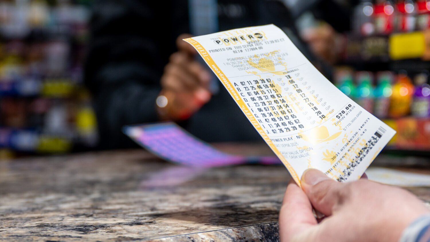 One lucky Arizona Lottery player in Yuma won a large payout in Monday night's Powerball drawing....