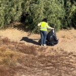Volunteers picked up trash at Tres Rios Wetlands on April 11, 2026. (KTAR News photo/Heidi Hommel)