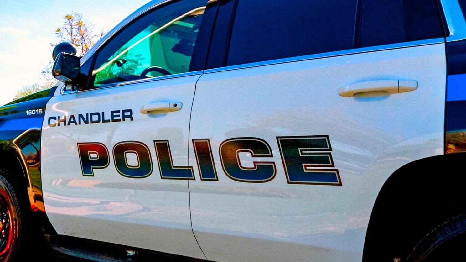 Chandler police shooting leaves suspect dead...
