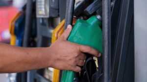 Gas prices fall across Arizona for 3rd straight week as summer travel season kicks off