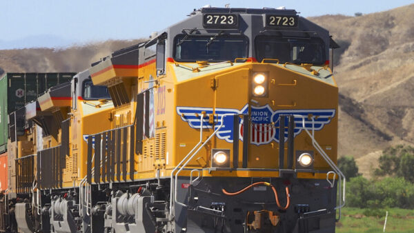 Three Union Pacific train cars derailed in Mesa early Tuesday