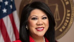 Kimberly Yee leading Tom Horne in bitter GOP primary for Arizona schools chief