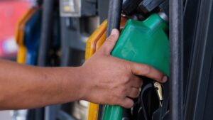 5 easy ways to save money on gas this summer