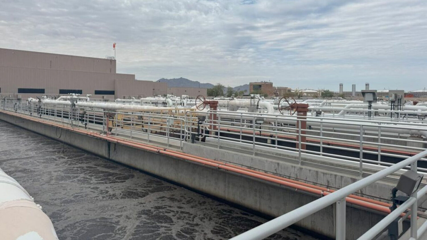An active chlorine leak was reported Monday morning at the 91st Avenue Wastewater Treatment Plant i...