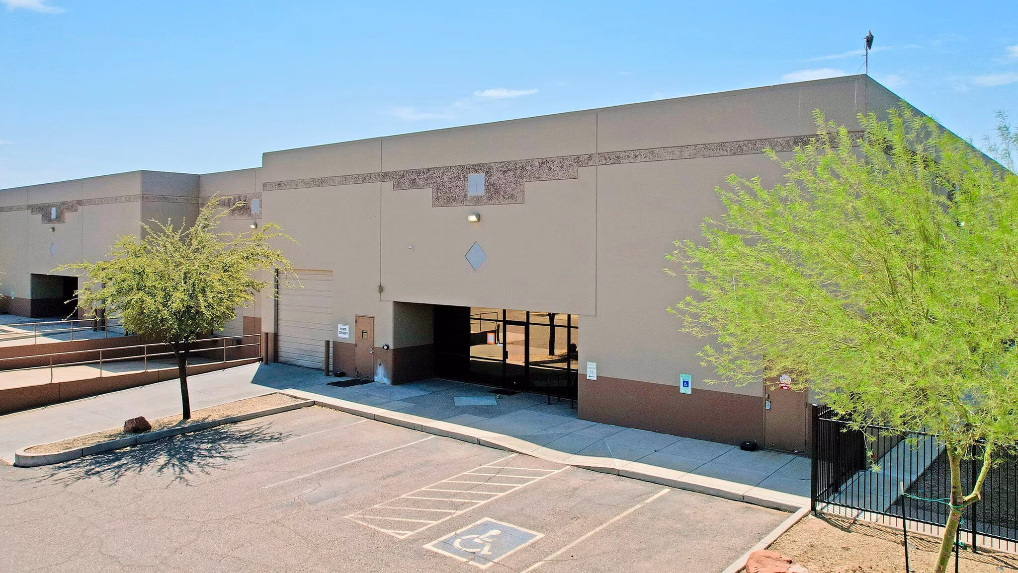 North Metal & Chemical purchased this warehouse at 1401 S. Siesta Lane in Tempe for $6.1 million. (...