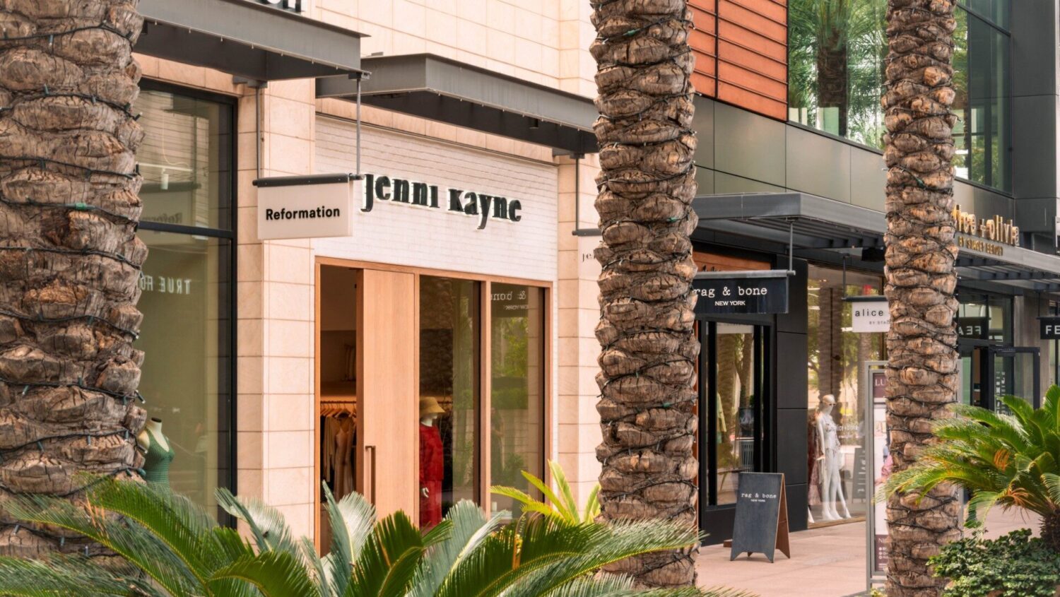 2 contemporary fashion brands to make Arizona debuts at Scottsdale Quarter