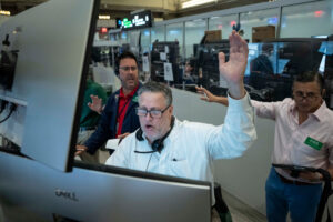 Investors prosper and consumers pay as the Iran war exacts an uneven economic toll 6 months in