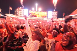 Texas stakes its claim for No. 1 in AP Top 25; Oregon set for a big fall and Michigan could return