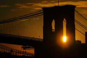 Knife-wielding man on Brooklyn Bridge cables fatally shot after ignoring orders to drop weapon