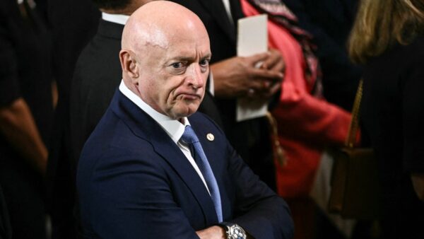 Mark Kelly announces plan for AI regulation