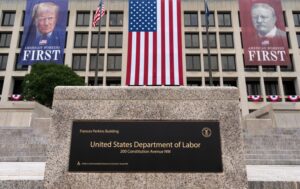 Claims for unemployment benefits drop to 196,000, lowest since mid-July as layoffs remain low