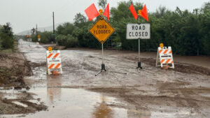 2 vehicles swept away in floodwaters north of Phoenix amid thunderstorms