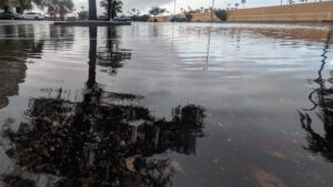 2 vehicles swept away in floodwaters north of Phoenix amid thunderstorms