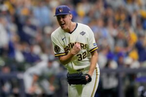 Brewers withstand Rays’ comeback attempt to win 3-2 in Game 1 of World Series
