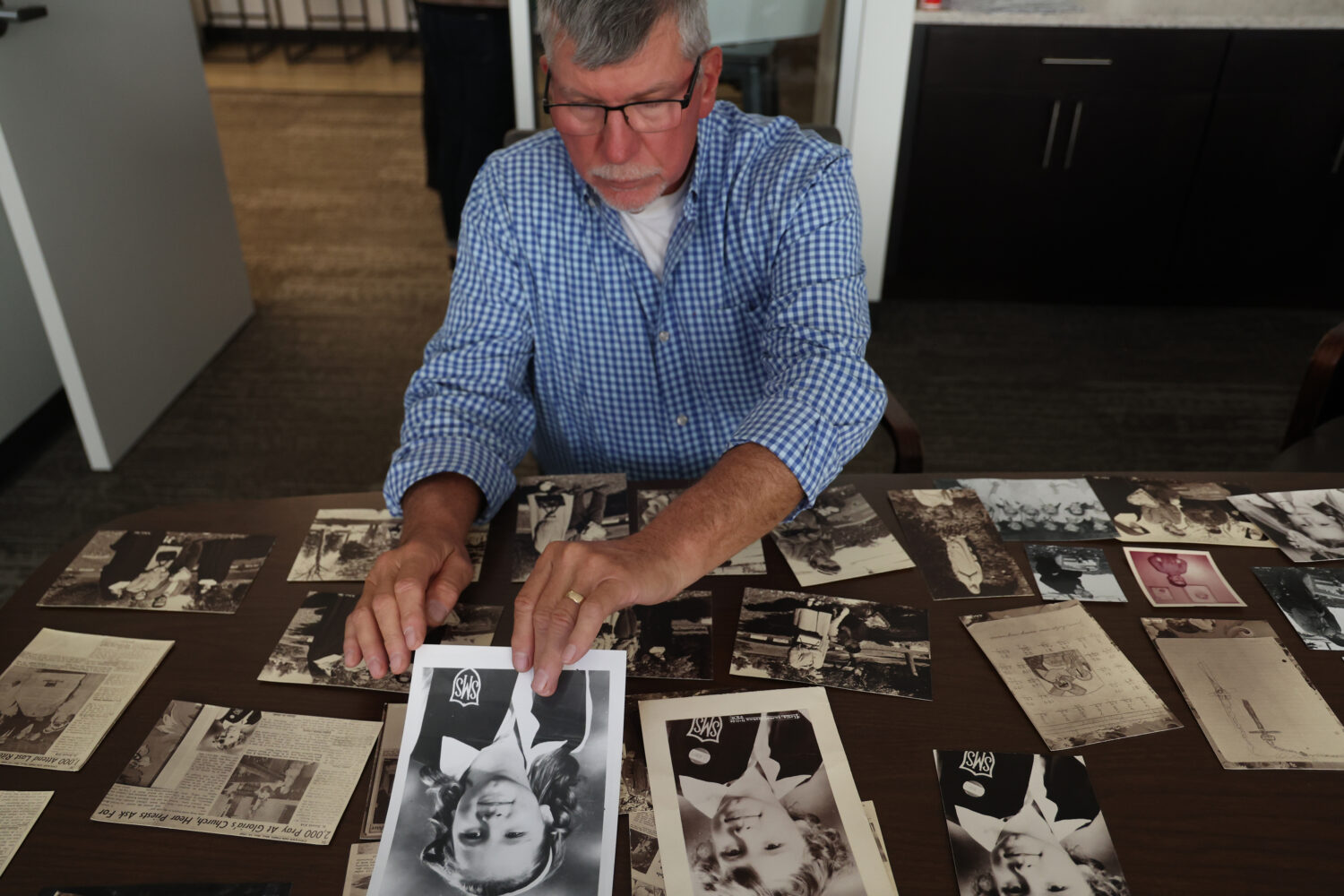 FILE - Adam Kowalewicz holds a photo of his slain sister, Gloria, as he displays family photos duri...