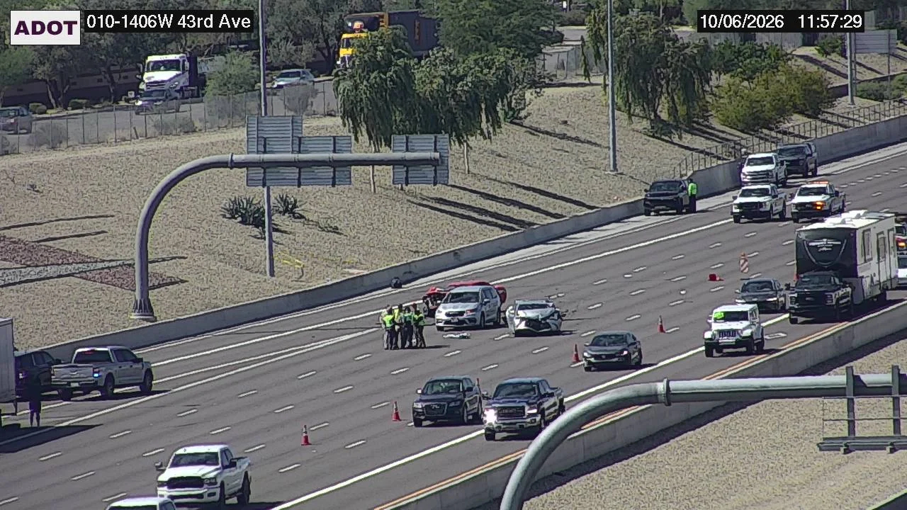 Eastbound Interstate 10 closes in Phoenix after crash...