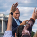 Jeffries says House Democrats reaching to flip Trump districts in attempt to repeat their 2018 sweep