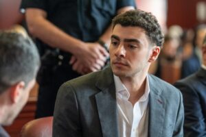 New York prosecutors seek to sustain their case against Luigi Mangione, despite his federal plea