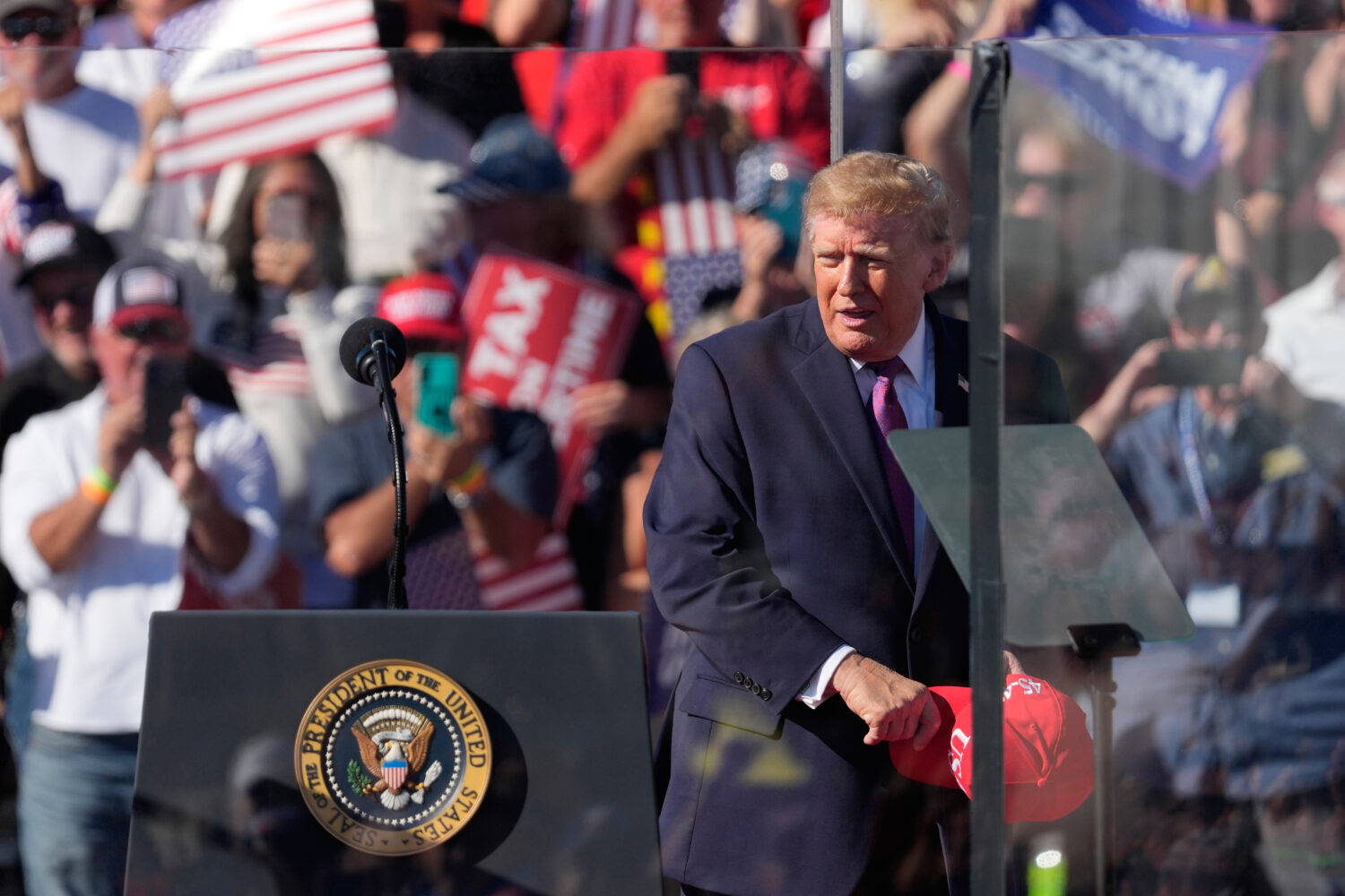 President Donald Trump departs a campaign rally at the Laughlin Bullhead International Airport, Wed...
