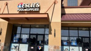 Phoenix pool retailer Leslie’s files bankruptcy papers, strikes deal to cut 90% of debt