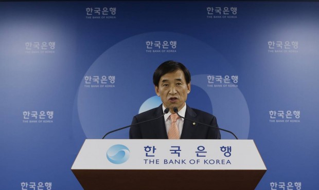 Governor of the Bank of Korea Lee Ju-yeol speaks during a press conference on the benchmark interes...