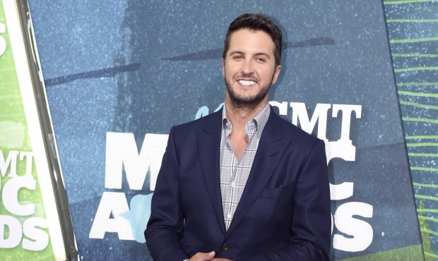 FILE – In this June 10, 2015 file photo, Luke Bryan arrives at the CMT Music Awards at Bridge...